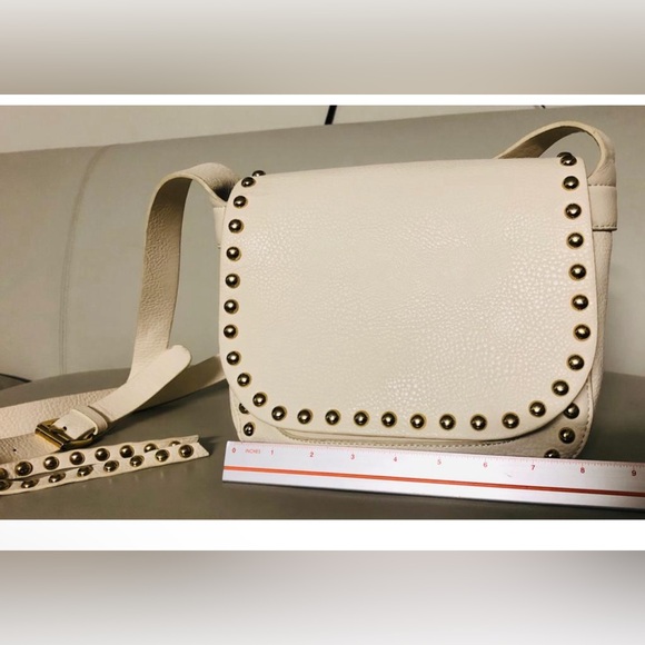 Charming Charlie Crossbody Purse Ivory magnetic zipp closure metallic embellishe - Picture 7 of 15